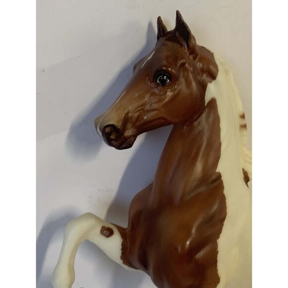 Breyer Traditional CH Sprinkles Pinto Five Gaiter - Picture 4 of 12